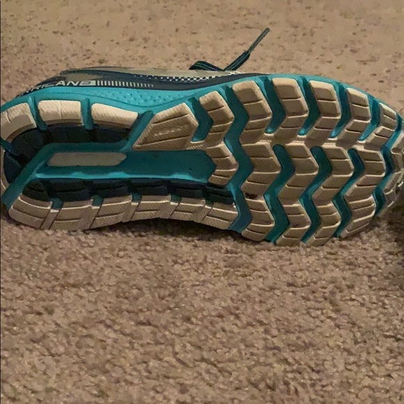 Saucony running shoes - Picture 4 of 4